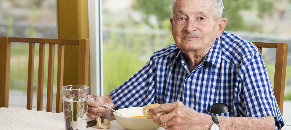 Is eating alone linked to poorer nutrition in older adults?
