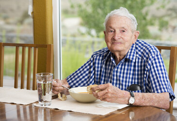 Is eating alone linked to poorer nutrition in older adults?